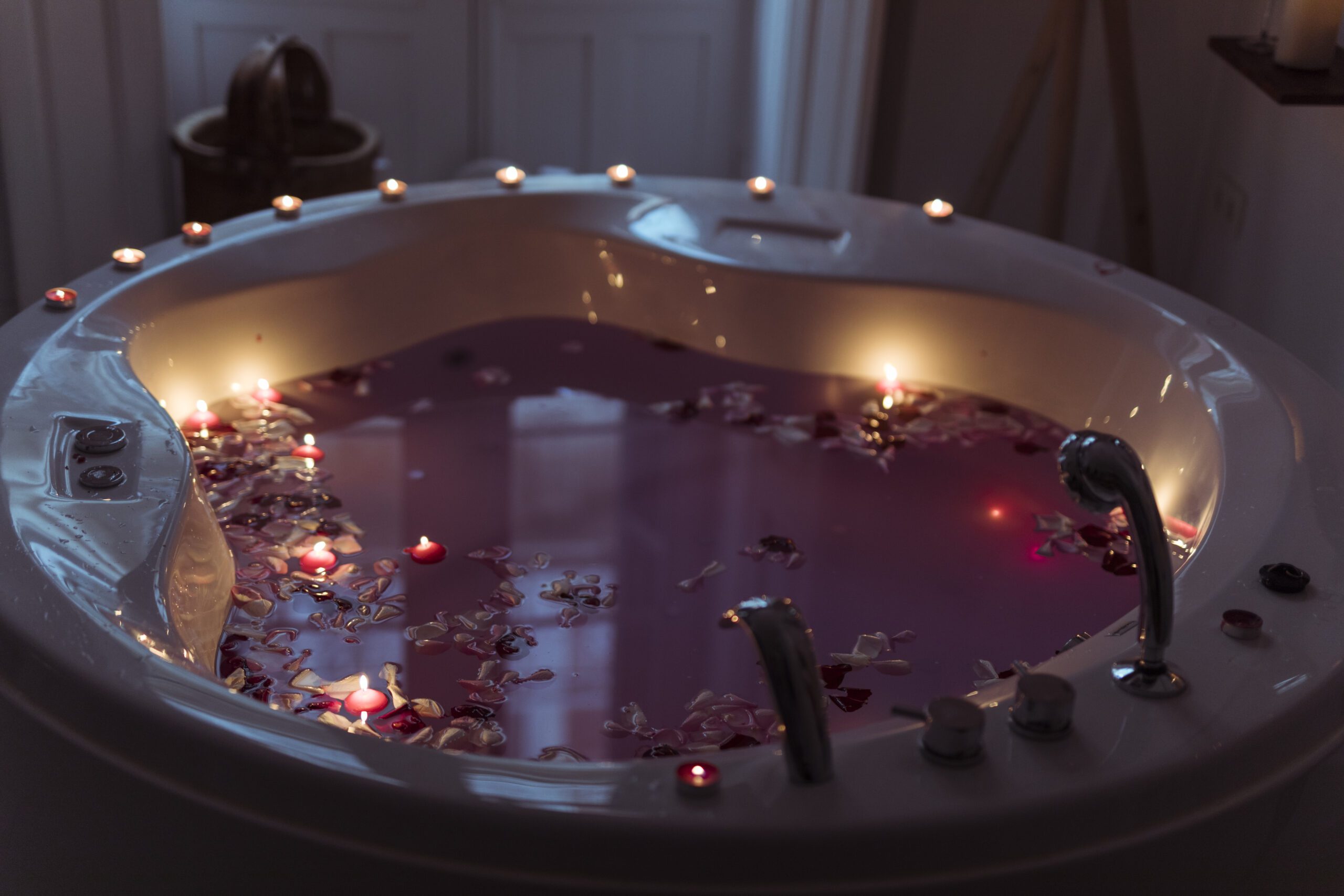 Small size bath tub.