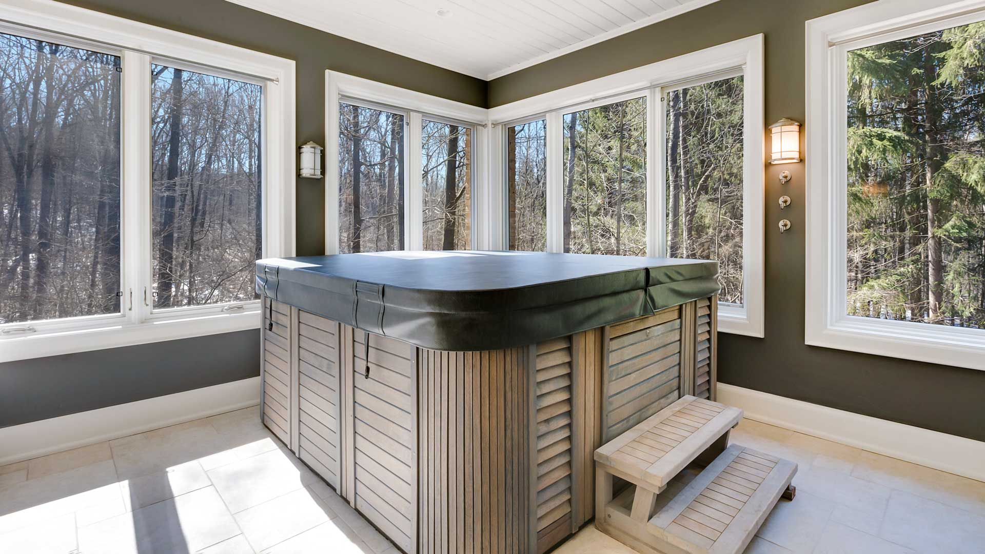 beautiful luxury hot tub in hotel.